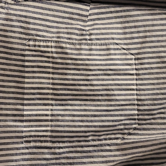 Old navy button up - Picture 3 of 4